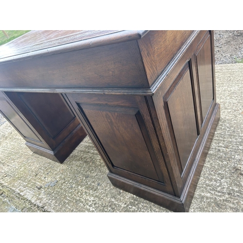 94 - A good quality reproduction oak twin pedestal desk with brown leather top 130x70x76