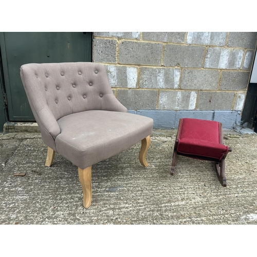 95 - A modern button back chair and prayer stool