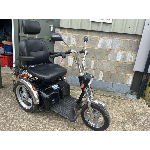 96 - A TGA THRE WHEEL MOBILITY SCOOTER WITH KEY AND CHARGER IN GOOD WORKING ORDER