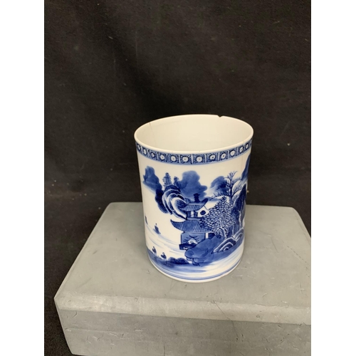 1013 - Chinese Blue and white Pattern Tankard with dragon handle, height 11 cms