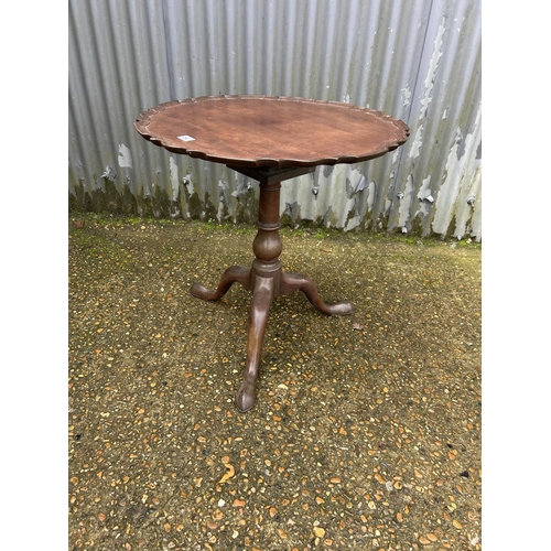 140 - A Victorian mahogany pie crust snap top table 70cm diameter