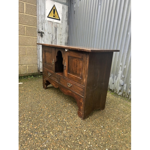 157 - An arts and crafts style oak sideboard 136x50x90