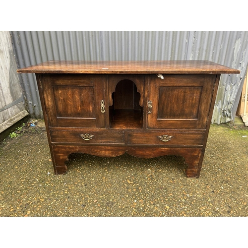 157 - An arts and crafts style oak sideboard 136x50x90