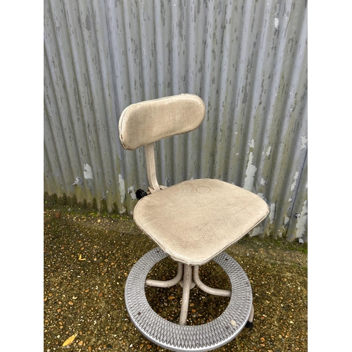 18 - Industrial metal machinist chair