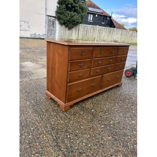 183 - A lowboy chest of drawers 146x40x70