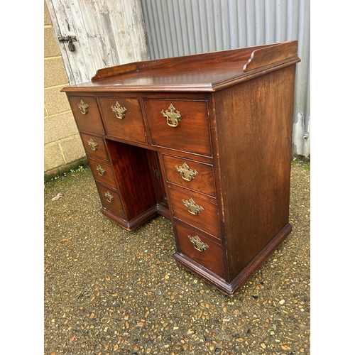 195 - A Victorian mahogany kneehole desk  104x50x85