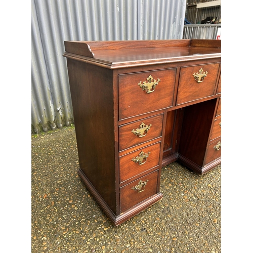 195 - A Victorian mahogany kneehole desk  104x50x85