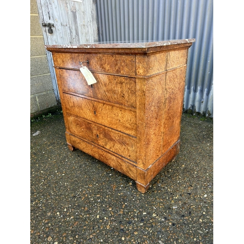 200 - A French walnut chest of four drawers with red marble top (with key) 94x53x94