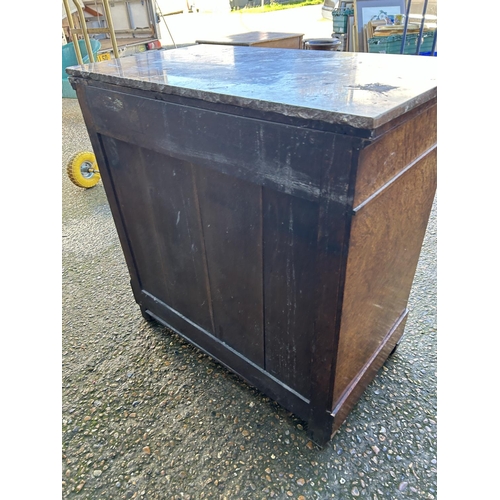 200 - A French walnut chest of four drawers with red marble top (with key) 94x53x94