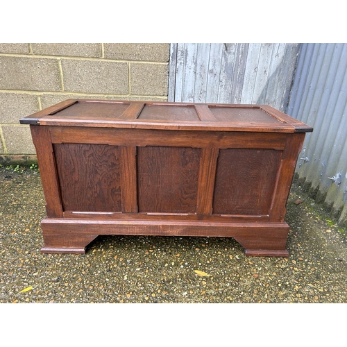 21 - An oak blanket box chest 110x50x60