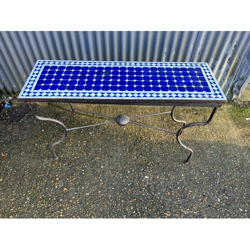 234 - An iron framed hall table with blue mosaic top 120x40x77