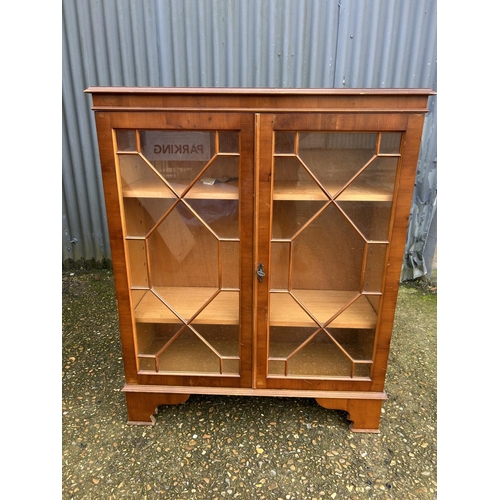 91 - Yew two door cabinet 90x30x110