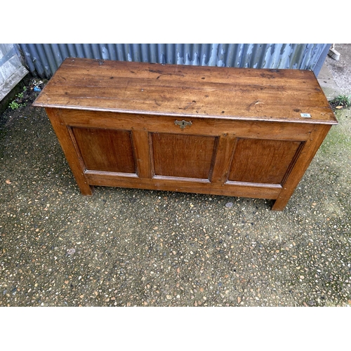 99 - An oak three panel blanket box chest 140x50x72