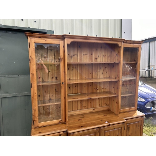 200I - A modern ducal pine break front bookcase 174x40x190