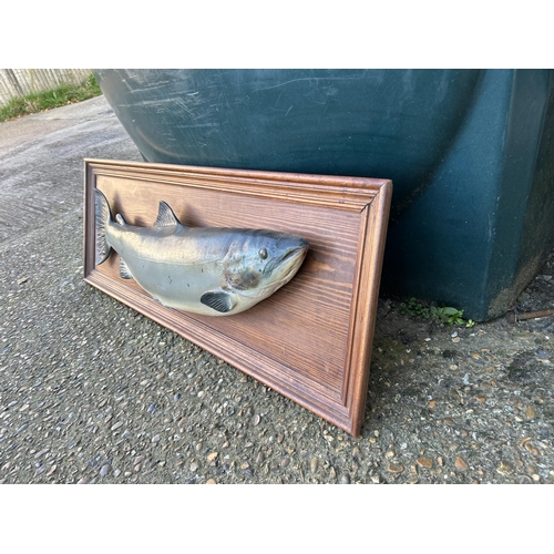 128 - A carved salmon on plaque 106x50