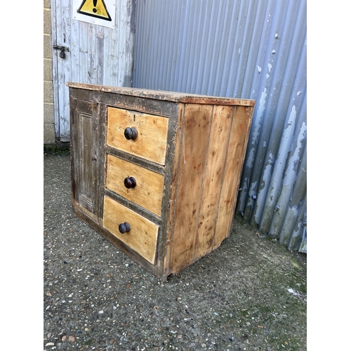 13 - A vintage pine three drawer sideboard 90x60 x86