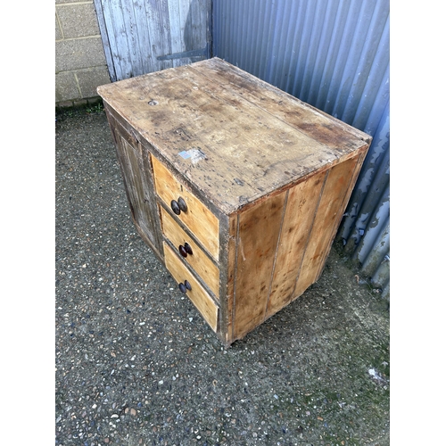 13 - A vintage pine three drawer sideboard 90x60 x86