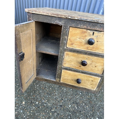 13 - A vintage pine three drawer sideboard 90x60 x86