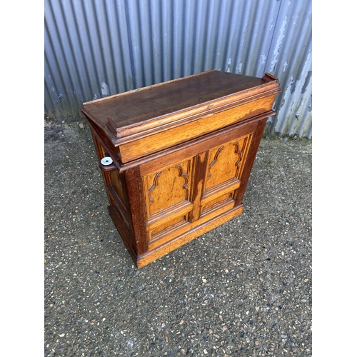 134 - An oak church lectern with two pull out book slides 76x47x90