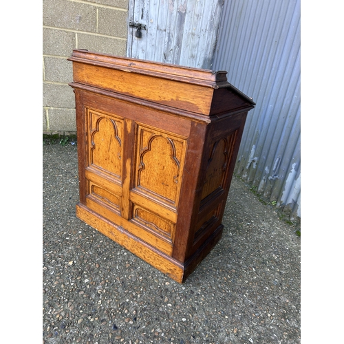 134 - An oak church lectern with two pull out book slides 76x47x90