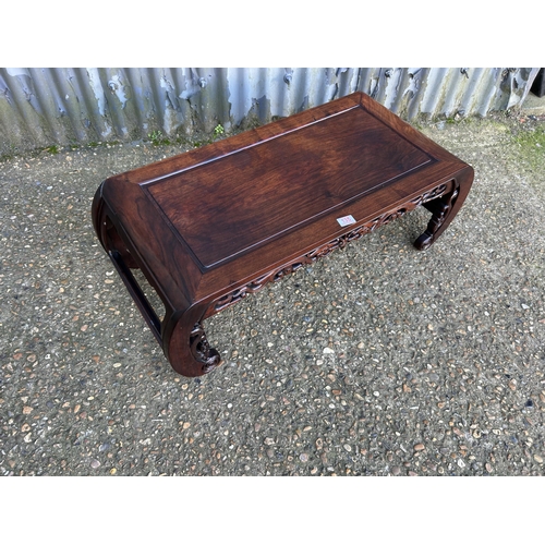 135 - An oriental hardwood coffee table 95x33x43