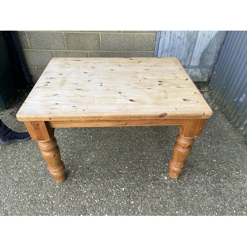 157 - A solid pine dining table 120x90x80