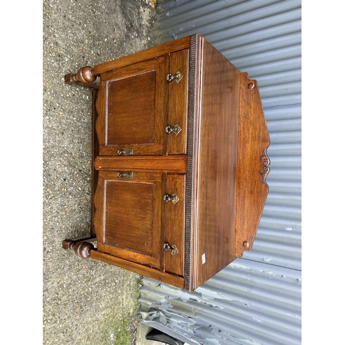 170 - A 1920's oak sideboard 105x80x95