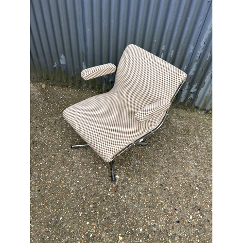 177 - A mid century chrome and brown pattern swivel chair