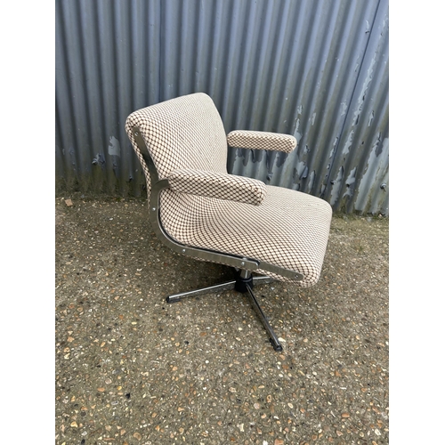 177 - A mid century chrome and brown pattern swivel chair