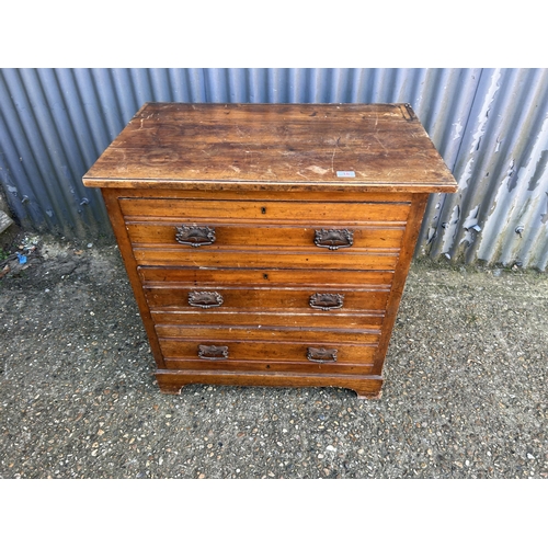 18 - A satinwood chest of three drawers 82x52x82