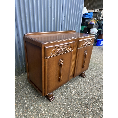 194 - A 20th century oak sideboard 120x50x90