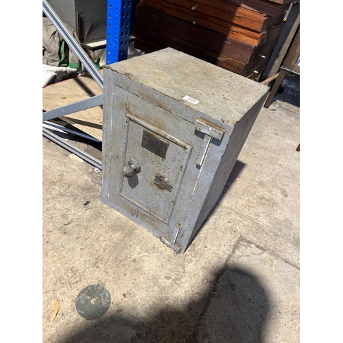 200 - A vintage TANN safe unlocked no key