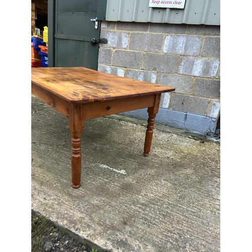 260 - A vintage pine kitchen table 152x90x67