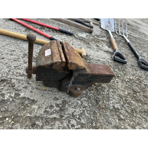 317 - Wooden vice and collection  of garden hand tools