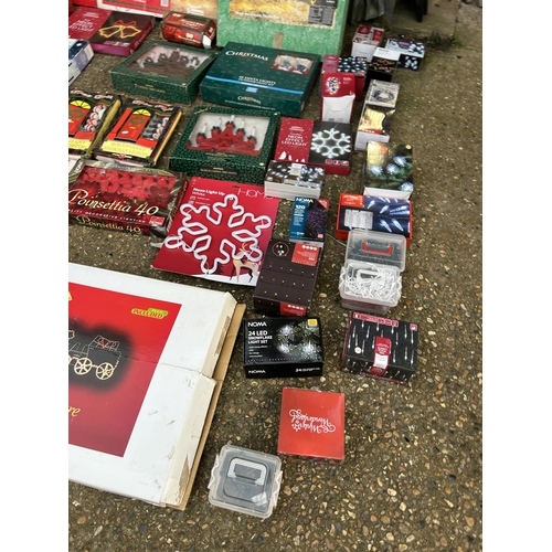 318 - A very large quantity of various Xmas light sets and illuminations