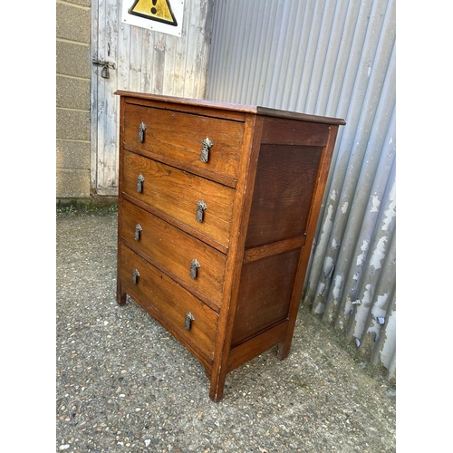 40 - An oak chest of drawers 77x45x95