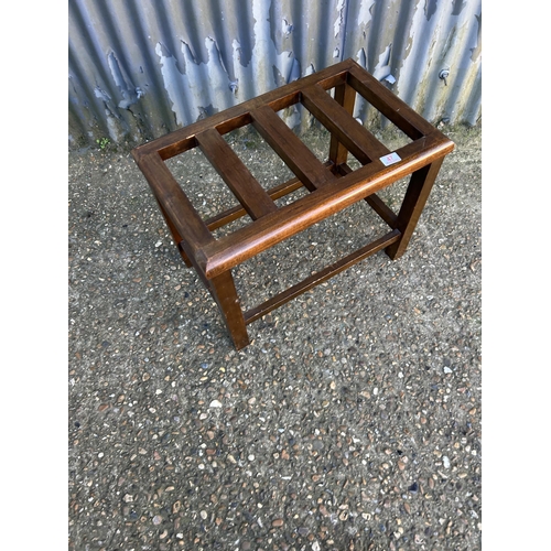 47 - A luggage stand 60x38x56