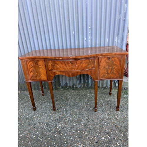 56 - A mahogany serpentine sideboard 140x60x90