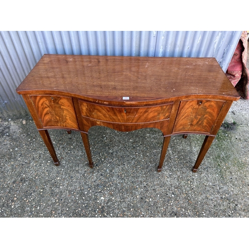 56 - A mahogany serpentine sideboard 140x60x90