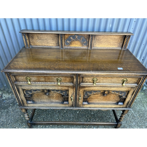 57 - A early 20th century carved oak sideboard 120x50x80