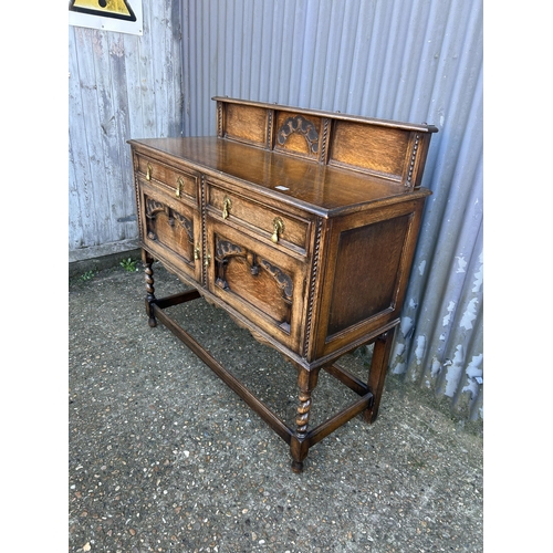 57 - A early 20th century carved oak sideboard 120x50x80