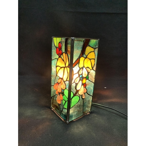 437 - Tiffany style table lamp, height 27cms, working