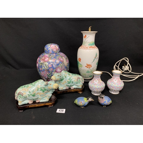 438 - 4 pieces of enamel ware, 4 pieces orientalware including table lamp