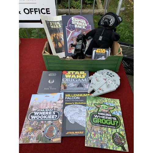 486 - Tray of Star Wars related items