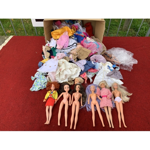 488 - 6 Vintage Sindy, Marie, Tressy dolls and clothes