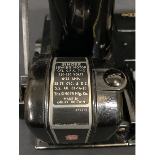 494 - Singer 222k featherweight sewing machine