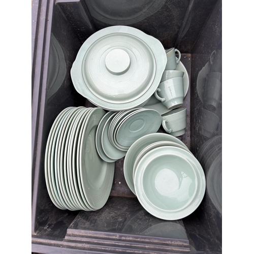 594 - Approx 90 pieces Beryl Wood Green dinnerware (3)