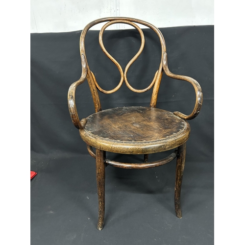 612 - Thonet bentwood carver chair