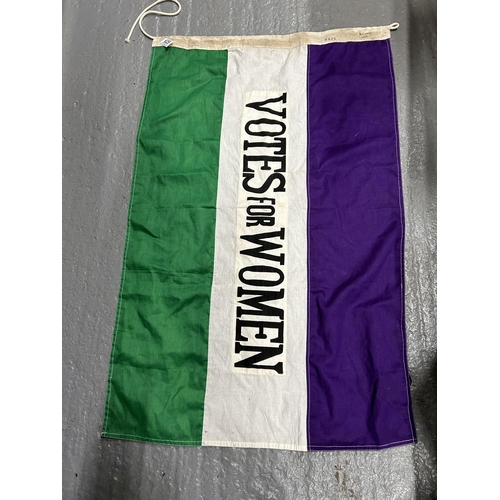 625 - Votes for women flag