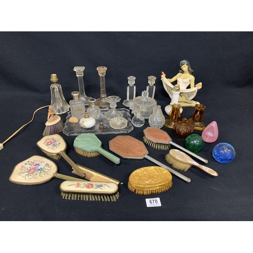 670 - Dressing table items